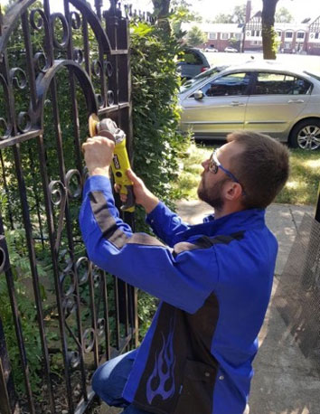 Residential Swing Gate Repair in Garden Grove